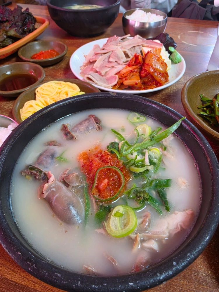 영진돼지국밥 본점 사진 2